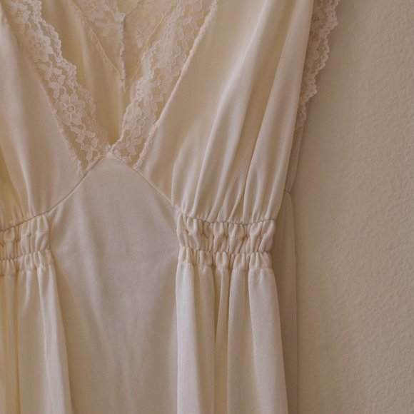 Vintage Floor Length Slip - Picture 2 of 11